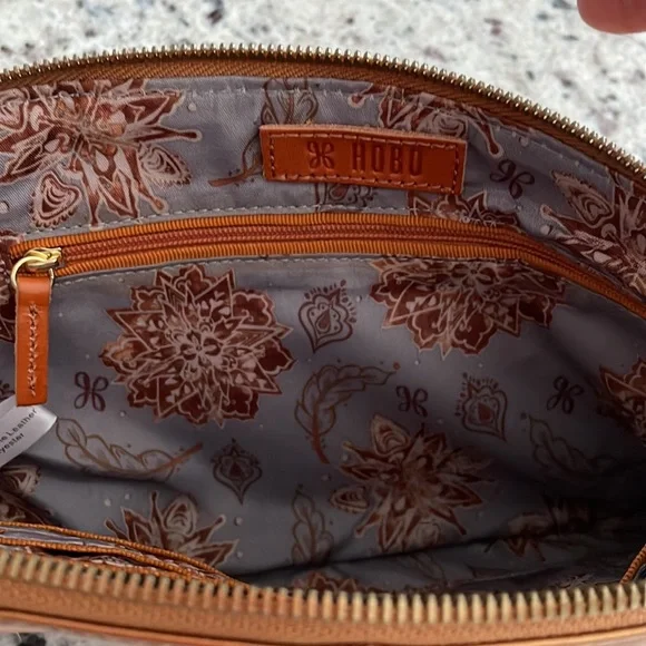 - HOBO Handbag/wristlet - Picture 3 of 8